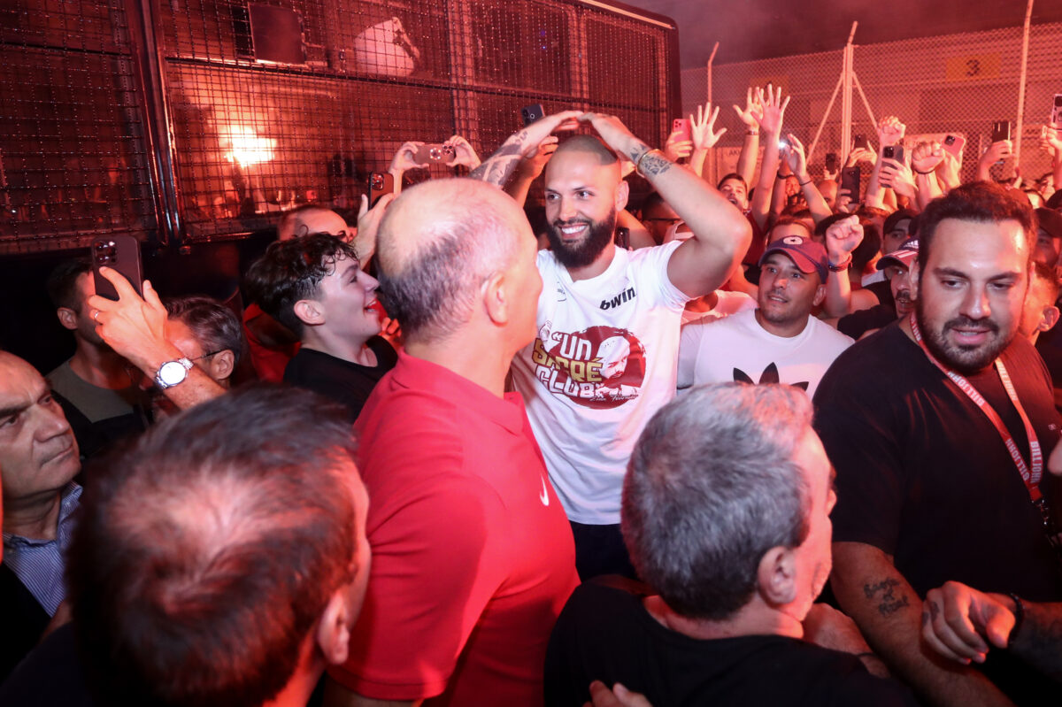 Un Sacre Club
