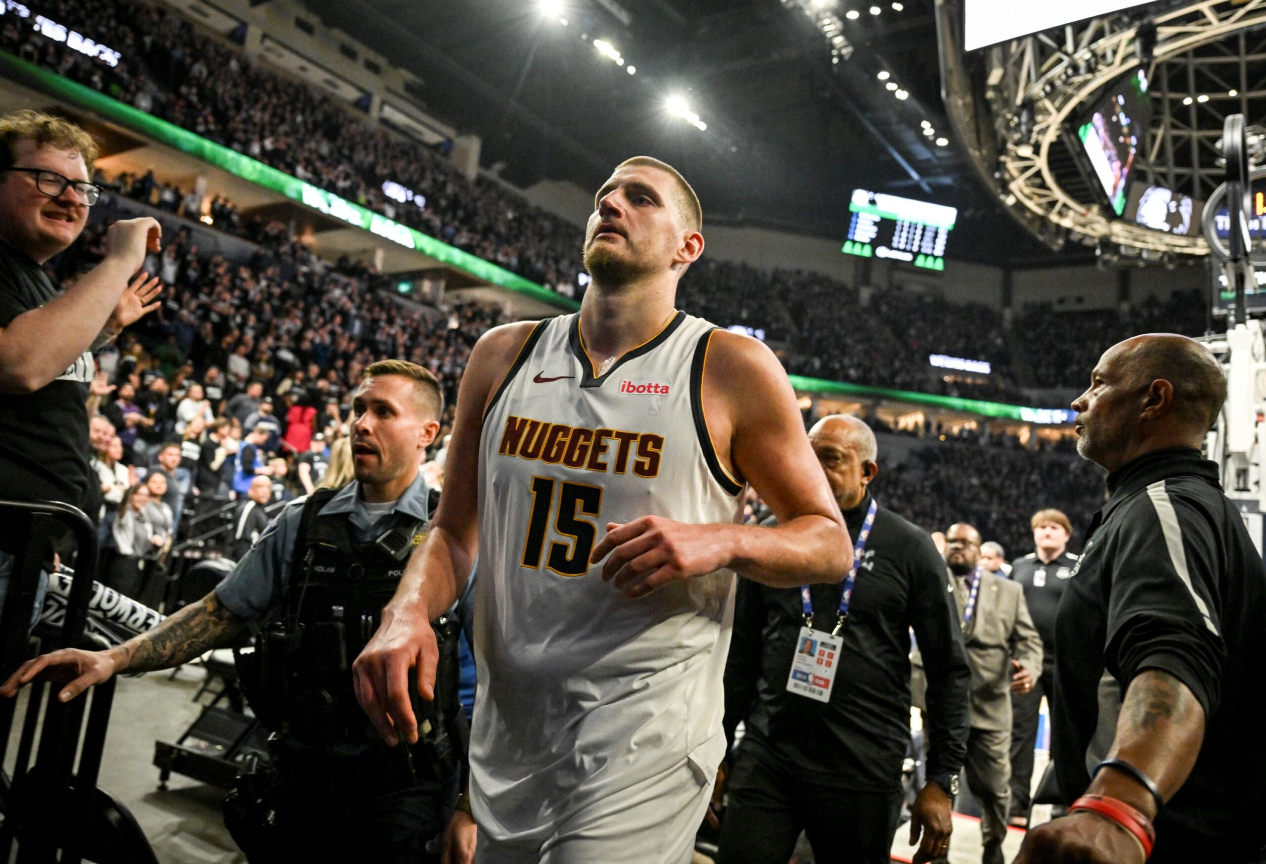 Nikola Jokić: Between Greatness and Rings