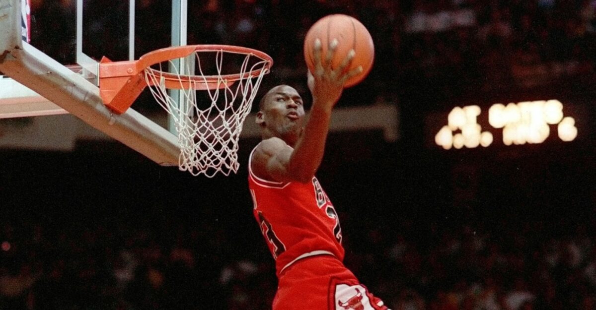 The day Michael Jordan scored the most… Jordanesque basket of his life! (Video)