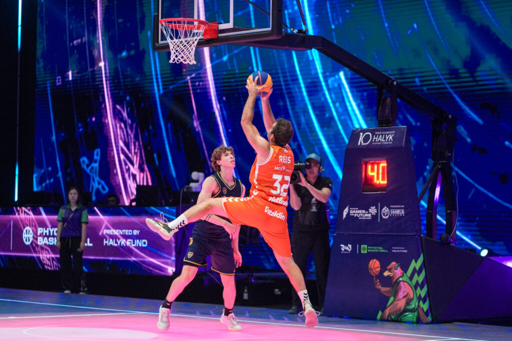 Valencia Basket and Boca Juniors participated in phygital basketball, highlighting the growing presence of established basketball clubs in this new sporting format.