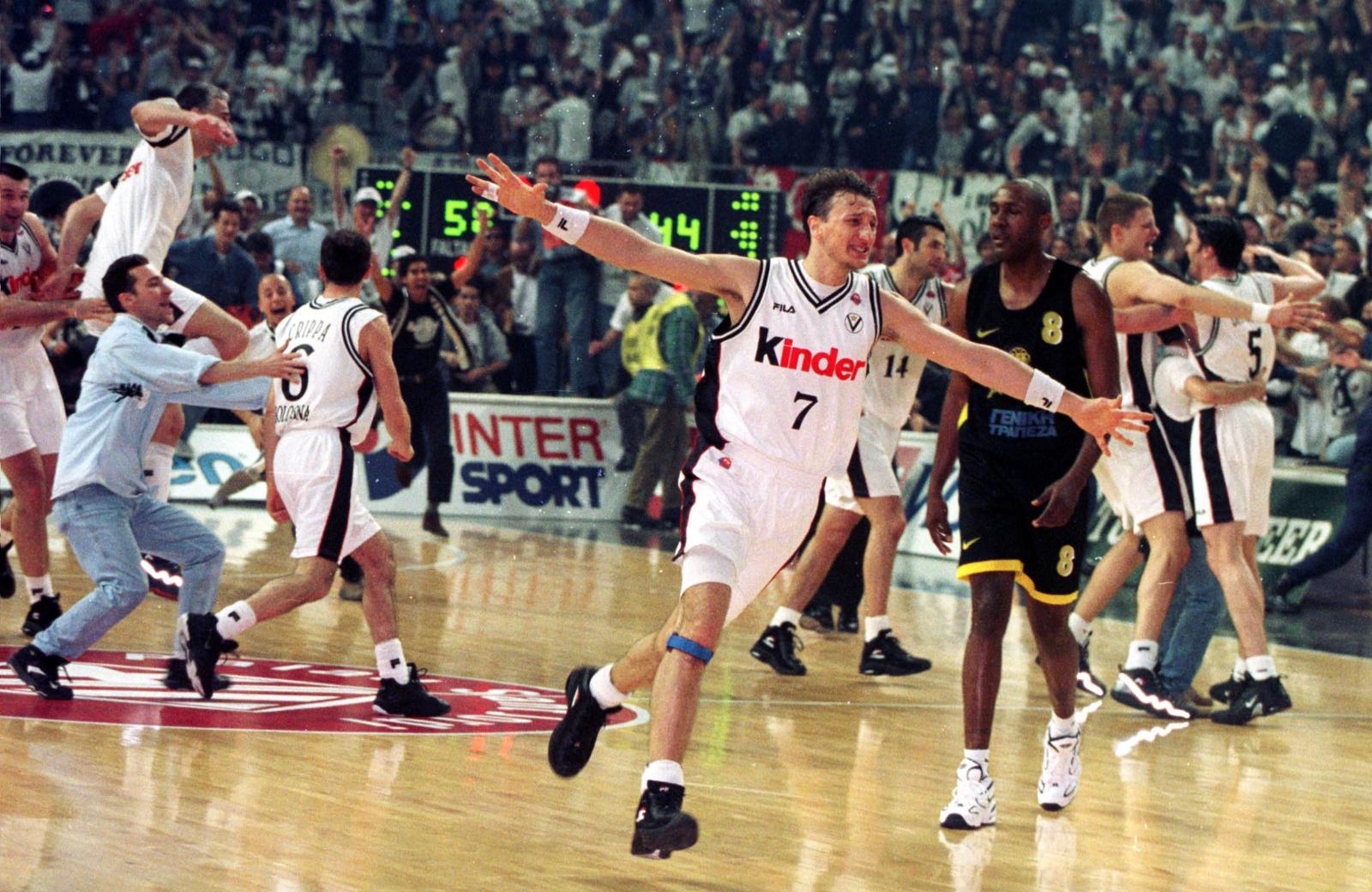 The dominant 1998 Kinder Bologna side won the European Championship against AEK and completed the season with a Triple Crown.